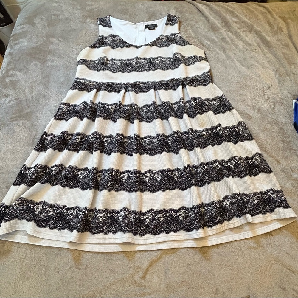 Michel Studio white black striped lace look sleeveless dress Size 20